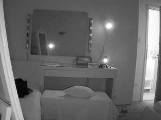 このモデルは現在ライブ中です。 voyeurcam-julmodels-reallife-1