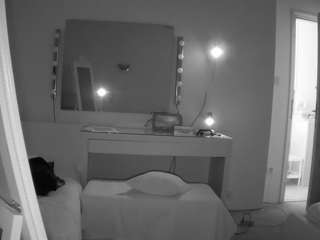 Ten model jest teraz na żywo. voyeurcam-julmodels-reallife-1