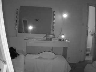 Ce modèle est en direct maintenant. voyeurcam-julmodels-reallife-1