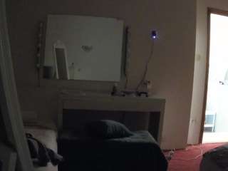 Acest model este live acum. voyeurcam-julmodels-reallife-1
