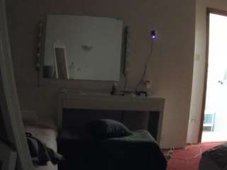 Este modelo está ao vivo agora. voyeurcam-julmodels-reallife-1