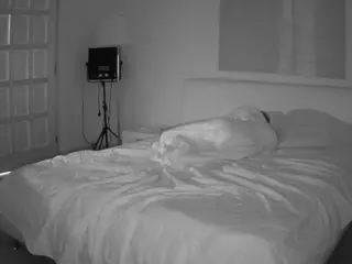 Julmodels Bedroom-E1's Live Sex Cam Show