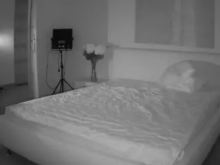 Julmodels Bedroom-E1's Live Sex Cam Show