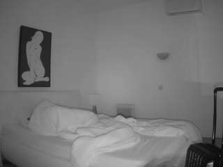 le modèle voyeurcam-julmodels-reallife-2 est en webcam porno dans un show sur le site camsoda, il possède les tags suivants: amateur,flash,flashing,hidden,hidden cam,julmodels-house,pov,sexwebcam,voyeur,hd