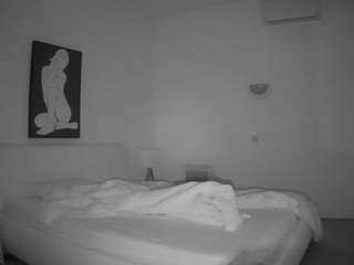 यह मॉडल अभी लाइव है. voyeurcam-julmodels-reallife-2