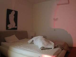 该模特正在直播。 voyeurcam-julmodels-reallife-2