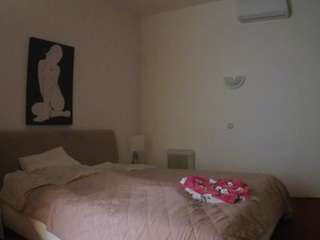 Acest model este live acum. voyeurcam-julmodels-reallife-2