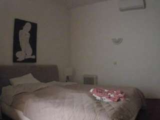 该模特正在直播。 voyeurcam-julmodels-reallife-2