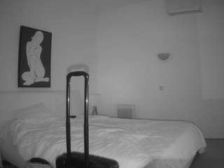 Bu model şu anda canlı. voyeurcam-julmodels-reallife-2