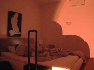 Acest model este live acum. voyeurcam-julmodels-reallife-2