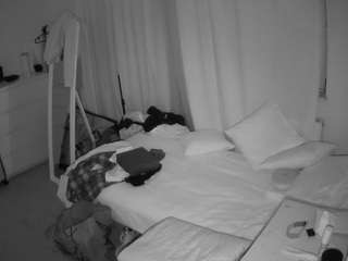 voyeurcam-julmodels-reallife-3