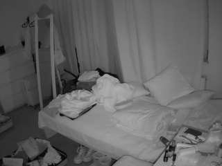 voyeurcam-julmodels-reallife-3