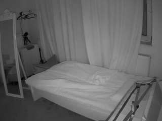 voyeurcam-julmodels-reallife-3