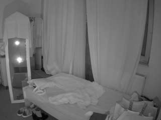 voyeurcam-julmodels-reallife-3