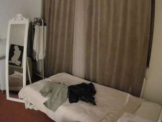 This model is live right now. voyeurcam-julmodels-reallife-3