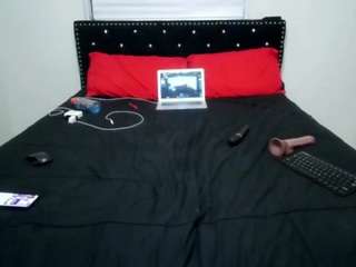 badgirl-kiki webcam model