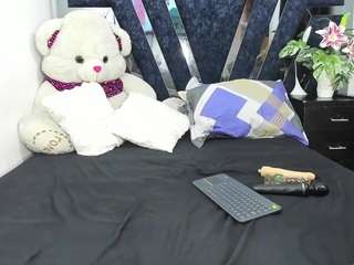 Live cam show with cute mia