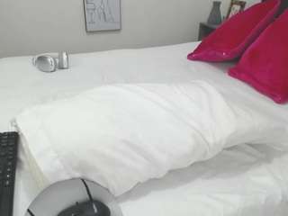 emmilysanderss's CamSoda show and profile