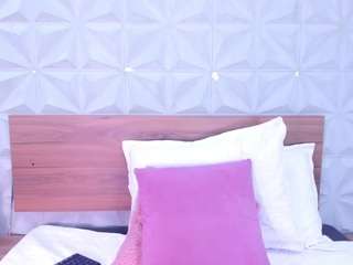 lunaleee's CamSoda show and profile