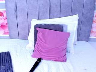 LUNALEEE live webcam show