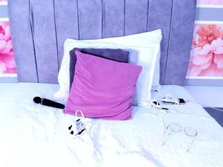 LUNALEEE live webcam show