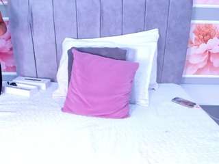 LUNALEEE live webcam show