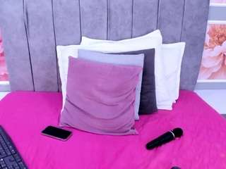 LUNALEEE live webcam show