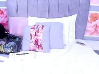 LUNALEEE live webcam show