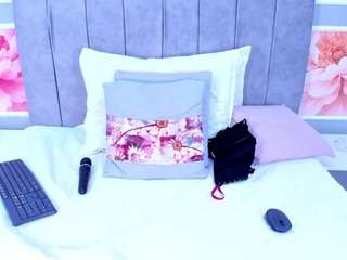 LUNALEEE live webcam show