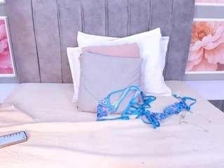 LUNALEEE live cam preview
