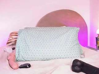 violeta-evanz from CamSoda is Freechat