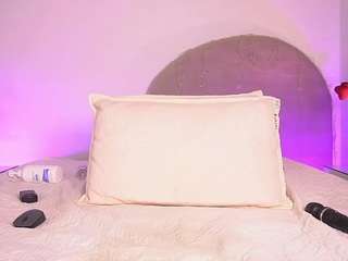 violeta-evanz's CamSoda show and profile