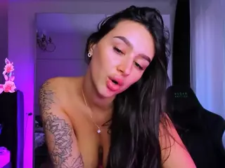 veronica-larson's Live Sex Cam Show