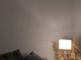 april-roses Live Webcam on CamSoda