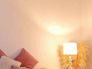 april-roses Live Webcam on CamSoda