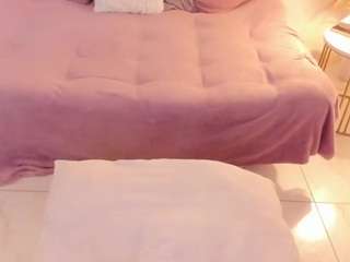 april-roses's CamSoda show and profile