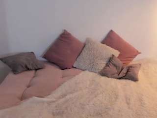 april-roses Live Webcam on CamSoda