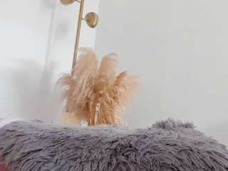 april-roses Live Webcam on CamSoda