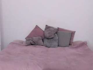 APRIL-ROSES live cam preview