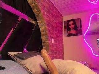 ariana-lopez Live Webcam on CamSoda