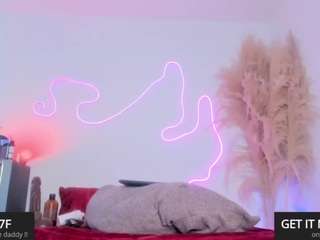 Live webcam model ariana-lopez on Soda Cams