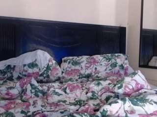 Live webcam model froseee on Soda Cams