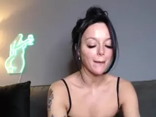 Juicy Lucie's Live Sex Cam Show