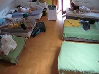 Alisonhomealone camsoda voyeurcam-julmodels-bed-6