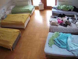 Free Adult Nude Models camsoda voyeurcam-julmodels-bed-6