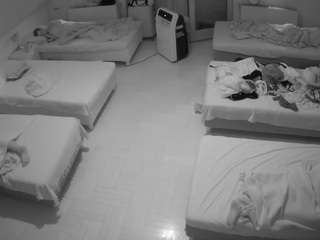 Xhamsterli camsoda voyeurcam-julmodels-bed-6