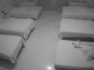 voyeurcam-julmodels-bed-6 webcam model
