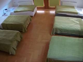 voyeurcam-julmodels-bed-6