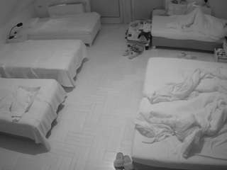 voyeurcam-julmodels-bed-6 camsoda