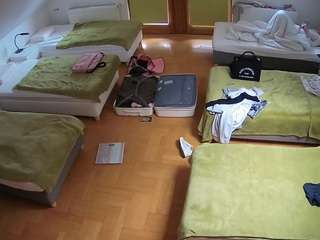 voyeurcam-julmodels-bed-6 webcam